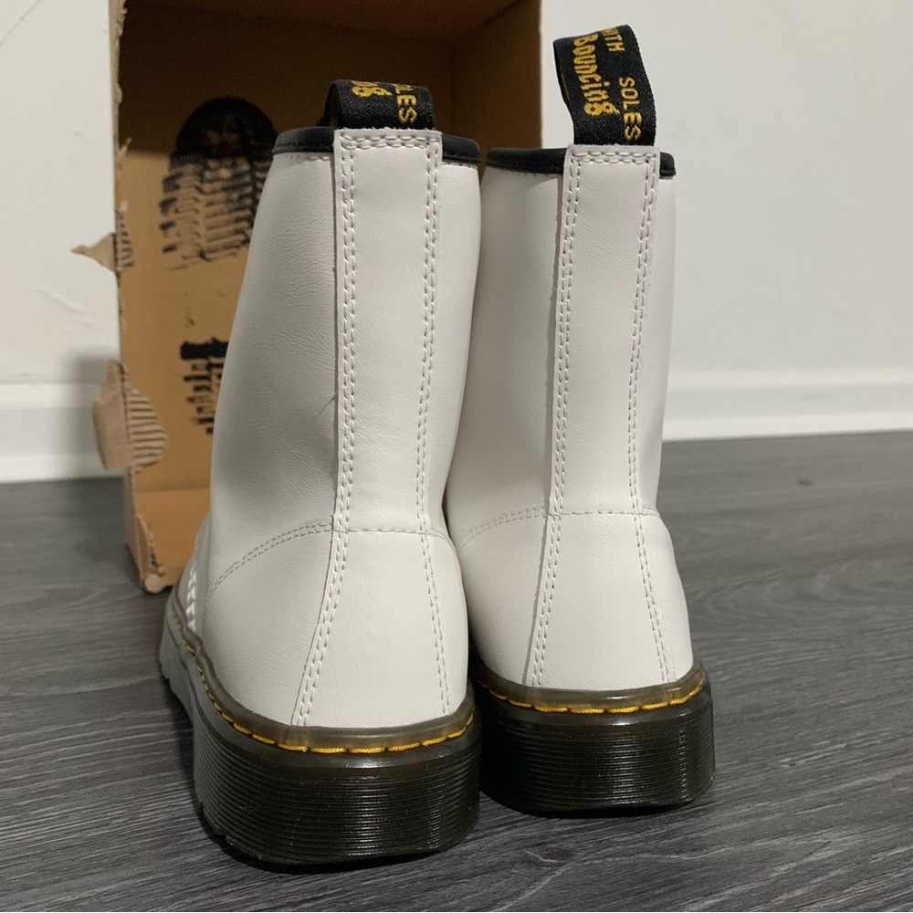 NEW Dr. Martens Zavala Eyelet White Patent Boots 8 - Picture 4 of 8